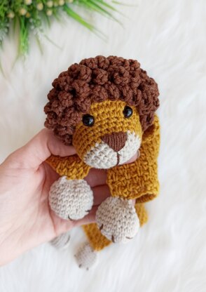 Crochet lion security blanket, crochet baby lovey pattern