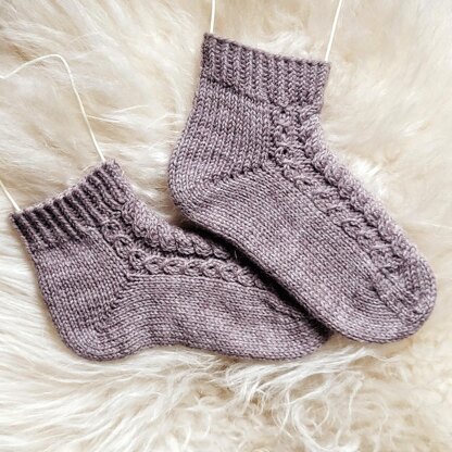 Deer Tracks Cable Socks