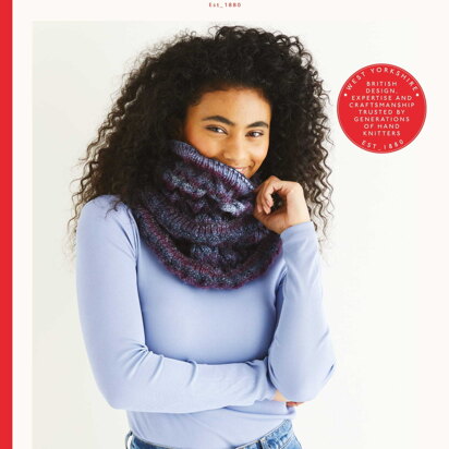 Sirdar 10348 Cable Cowl in Jewelspun PDF