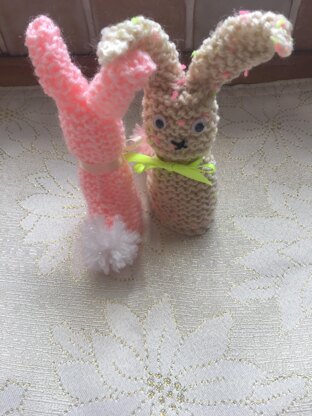 DK knitting pattern easy beginner garter stitch Easter creme egg bunny