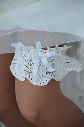 Lace Leaf Garter