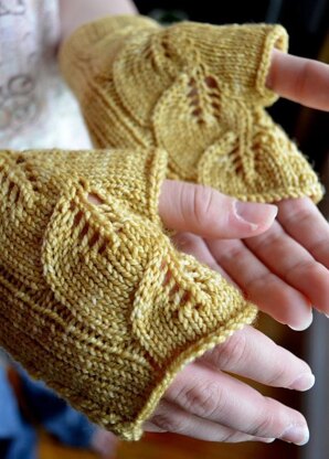 Tea Leaf Gloves