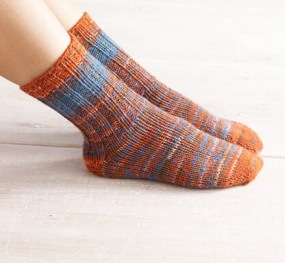 Women's Double-Strand Toe Up Socks in Lion Brand Sock Ease - L0703
