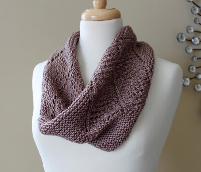 Lattice and Purl Cowl