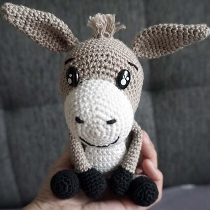 Crochet Pattern for the Pretty Donkey Valentin!