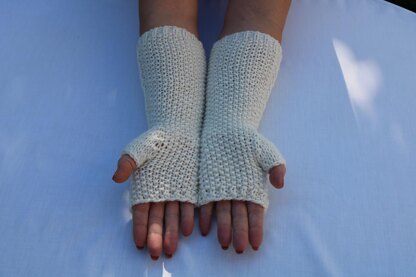 Seagull Fingerless Gloves mittens Cable Gloves.