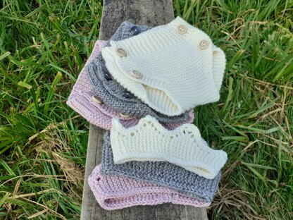Knitted crown and nappy cover set