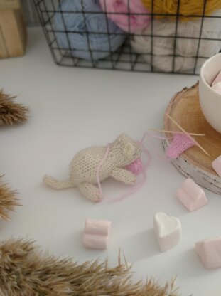 Kitty knitting pattern. Toy cat knitting pattern