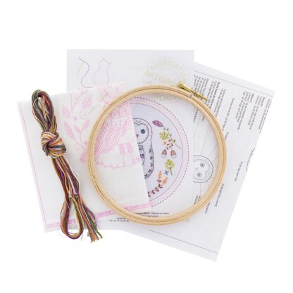 Un Chat Dans L'Aiguille Huguette the Owl Contemporary Printed Embroidery Kit