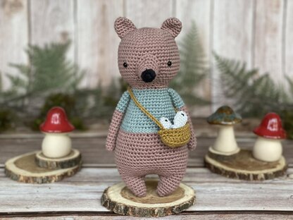 Benjamin the Bear Amigurumi