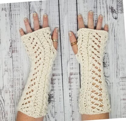 Cable Lace Gloves