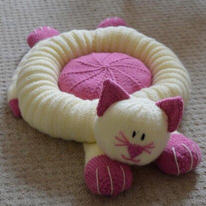 The Cat Snuggler - knitting pattern