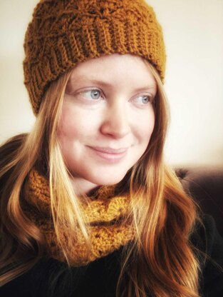 B’twixt Aran Hat and Cowl