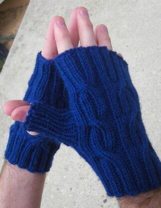 Easy Reversible Cabled Worsted Mitts