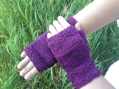 Salmon River Fingerless Mitts