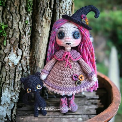 Griselda witch and Raven cat amigurumi