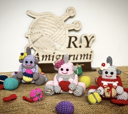 Amigurumi robot girl keychain