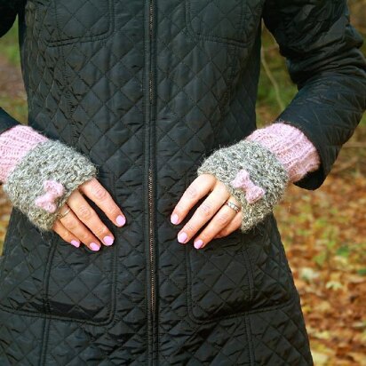 Bonnie Bow Wristwarmers