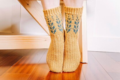 Vine Colorwork Crochet Socks