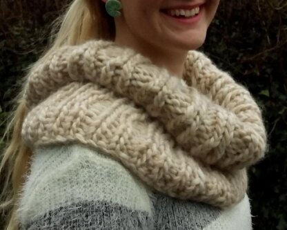 Wandering Ribbed Cowl