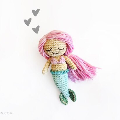 Sandrine the little amigurumi mermaid