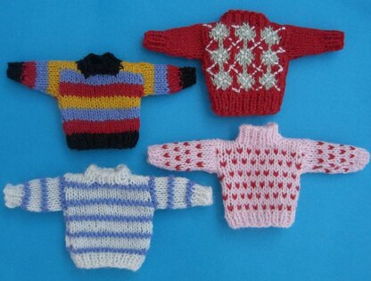 HMC53 Collection of sweaters for a doll in the dolls house