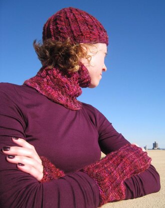 Winterberries Hat, Fitted Cowl, and Fingerless Mitts Set