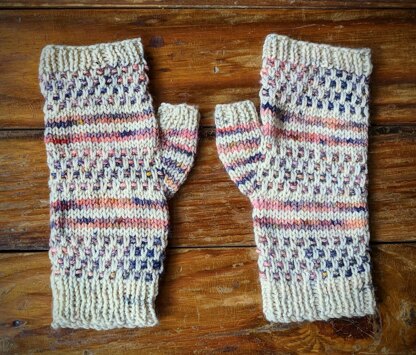 Eirlys Fingerless Mitts