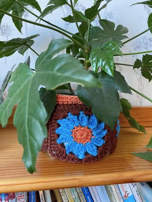 Granny Plant Pot Cover