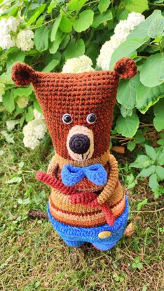 Scrap yarn Bear