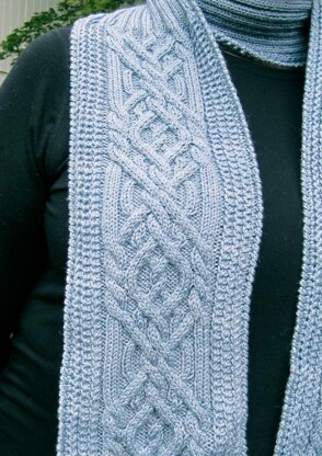 Erme Cabled Scarf