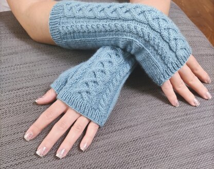 Alternating Rib & Twist Cable Mitts