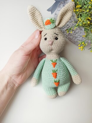 Crochet bunny toy amigurumi pattern