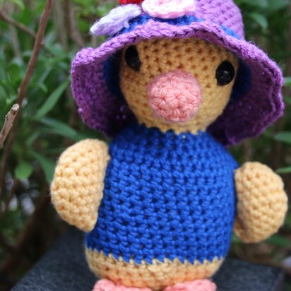 Easter Duckling in Hat