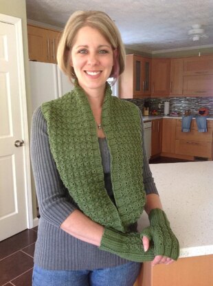 Tea Olive Cowl & Mitts Set