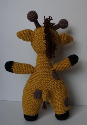 Crochet Pattern Giraffe with clothes to change!