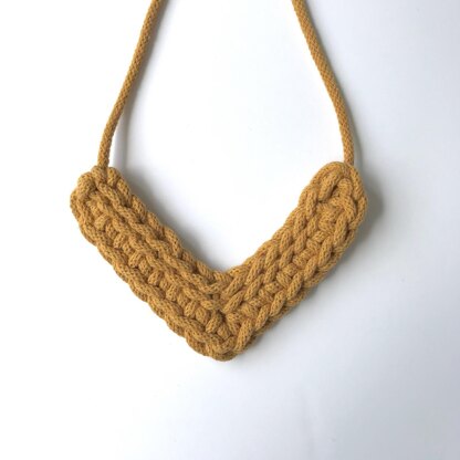 Chunky V necklace