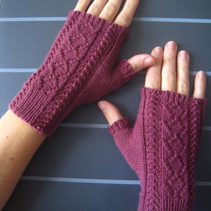 Briony Lace Mitts