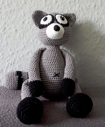 Crochet pattern Patrick the raccoon