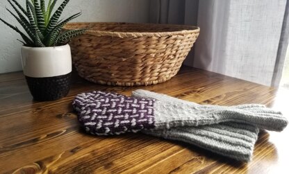 Plum Basket Mittens