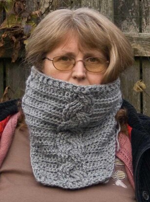 Cabled Scoodie and Neckwarmer - Chunky version