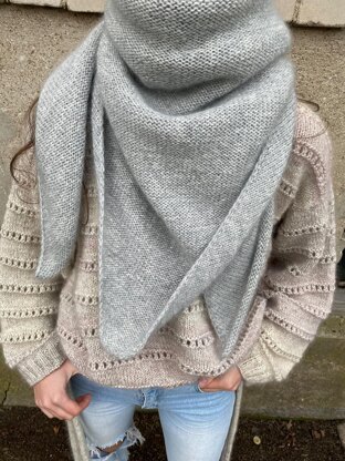 Ruke shoulder scarf