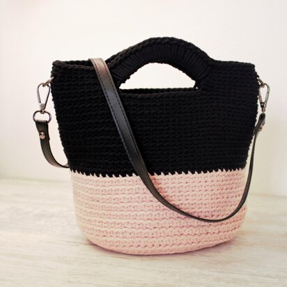 Sweet and Simple Crochet Handbag