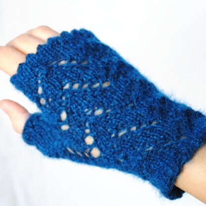 Chevron Lace Mitts