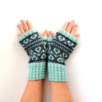 Sweet Heart Gloves - knitting pattern