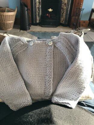 "Leia Cropped Cardigan" - Cardigan Knitting Pattern in MillaMia Naturally Soft Aran