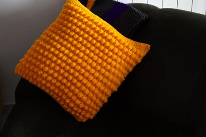 Bobble stitch pillow cover