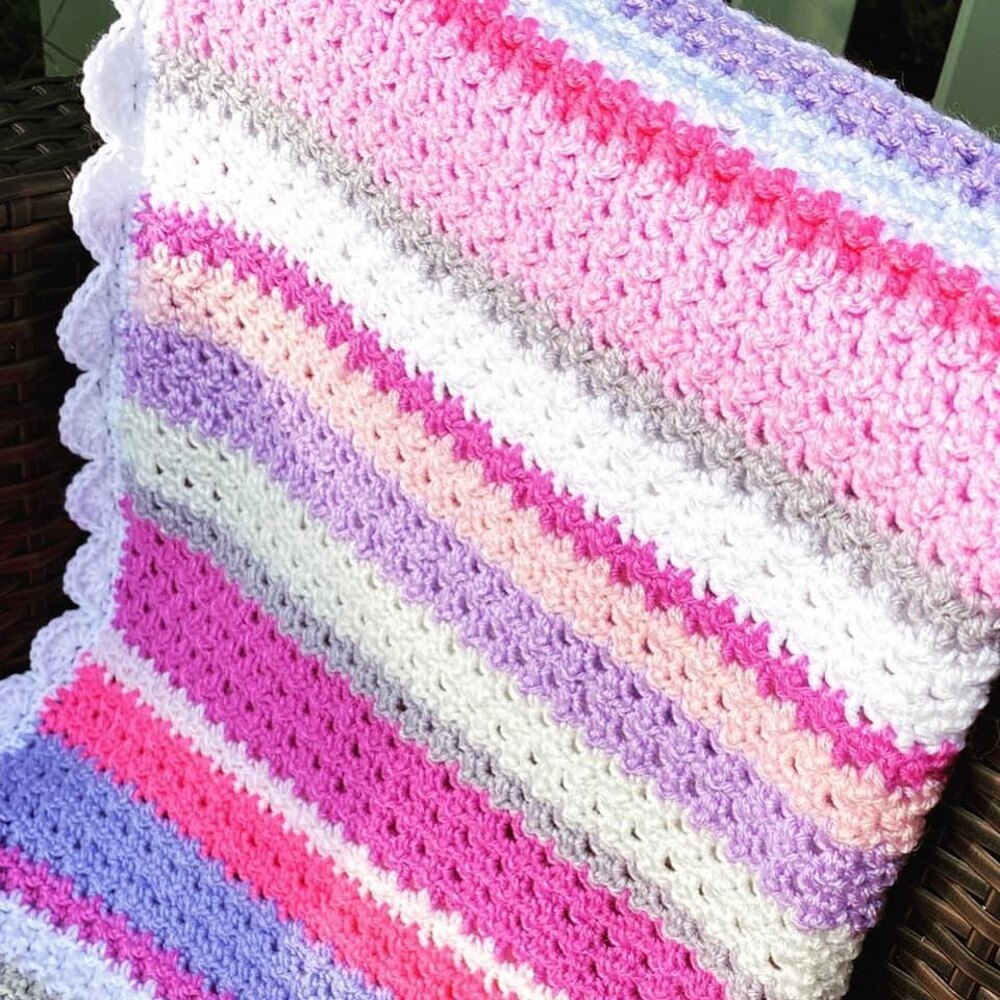 Crochet Blanket with Variegated Yarn and Lemon Peel Stitch 