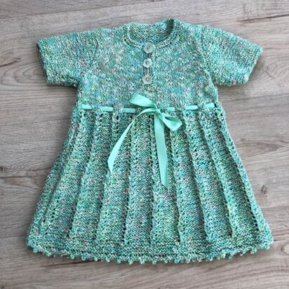 Toddler's Dress with Ribbon Tie - knitting pattern