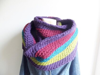 Easy Finger Knit Cowl